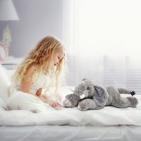 Peluche elefante sdraiato lungo 38 cm - FAO Schwarz