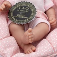 Bambola Carrier Elegance Sweet Collection 26 cm Rosa con trasportino - FAO Schwarz