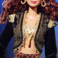 Barbie Signature Gloria Estefan con abito  Oro e Nero - Barbie