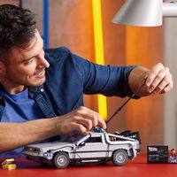 LEGO Icons 10300 Macchina del Tempo Ritorno al Futuro, Delorean con Minifigure di Doc e Marty McFly - LEGO