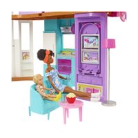 Barbie Casa Di Malibu, Playset Casa delle Bambole con 2 piani, 6 stanze, ascensore altalena e più di 30 pezzi - Barbie