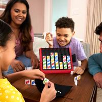 UNO Quattro, posiziona quattro tessere e abbina colore e numero - Mattel Games