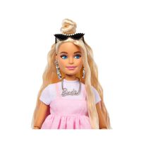 Barbie Deluxe Style Pastello – Bambola con Chignon Biondo e Abito Rosa Barbiecore, Accessori Inclusi - Barbie