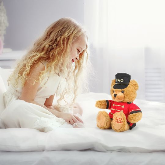 Orsetto di peluche con uniforme nella Mini Bag 16 cm - FAO Schwarz