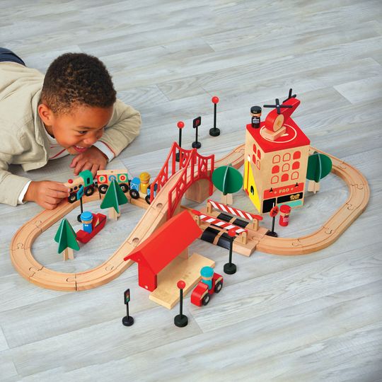 Playset trenino in legno con pista e città - FAO Schwarz
