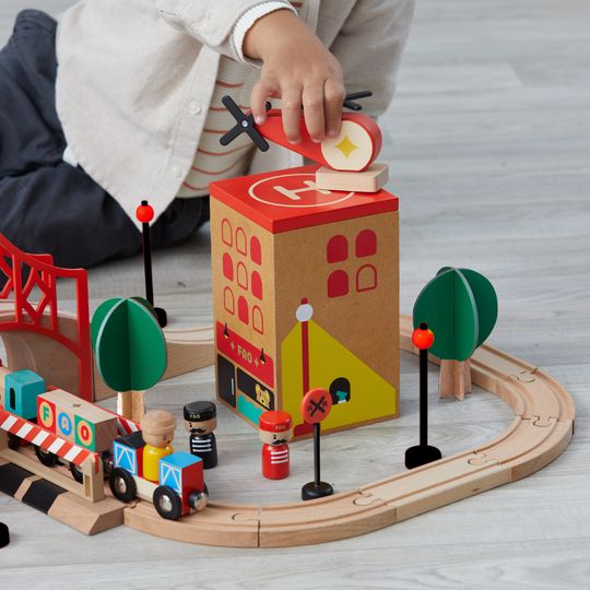 Playset trenino in legno con pista e città - FAO Schwarz