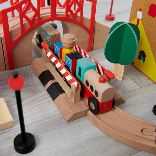 Playset trenino in legno con pista e città - FAO Schwarz