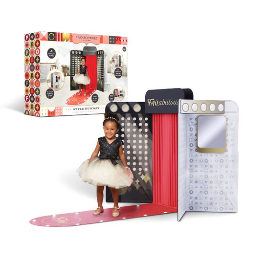 Set Passerella Moda Runway Fashion Show - FAO Schwarz