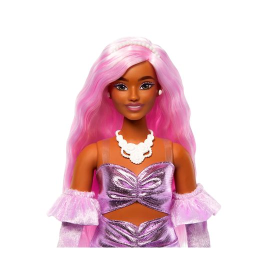 Barbie Deluxe Style Rosa – Bambola con Capelli Rosa, Abito Lucido Barbiecore e Accessori - Barbie