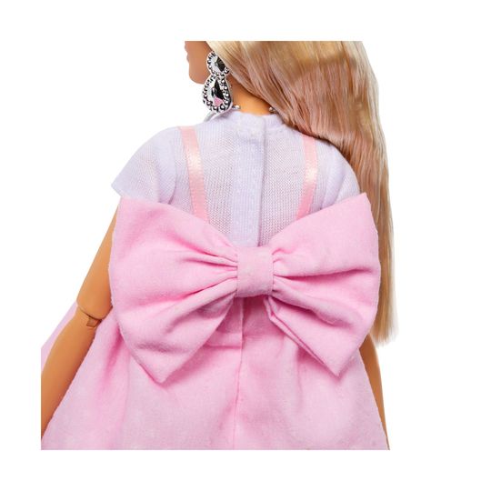 Barbie Deluxe Style Pastello – Bambola con Chignon Biondo e Abito Rosa Barbiecore, Accessori Inclusi - Barbie
