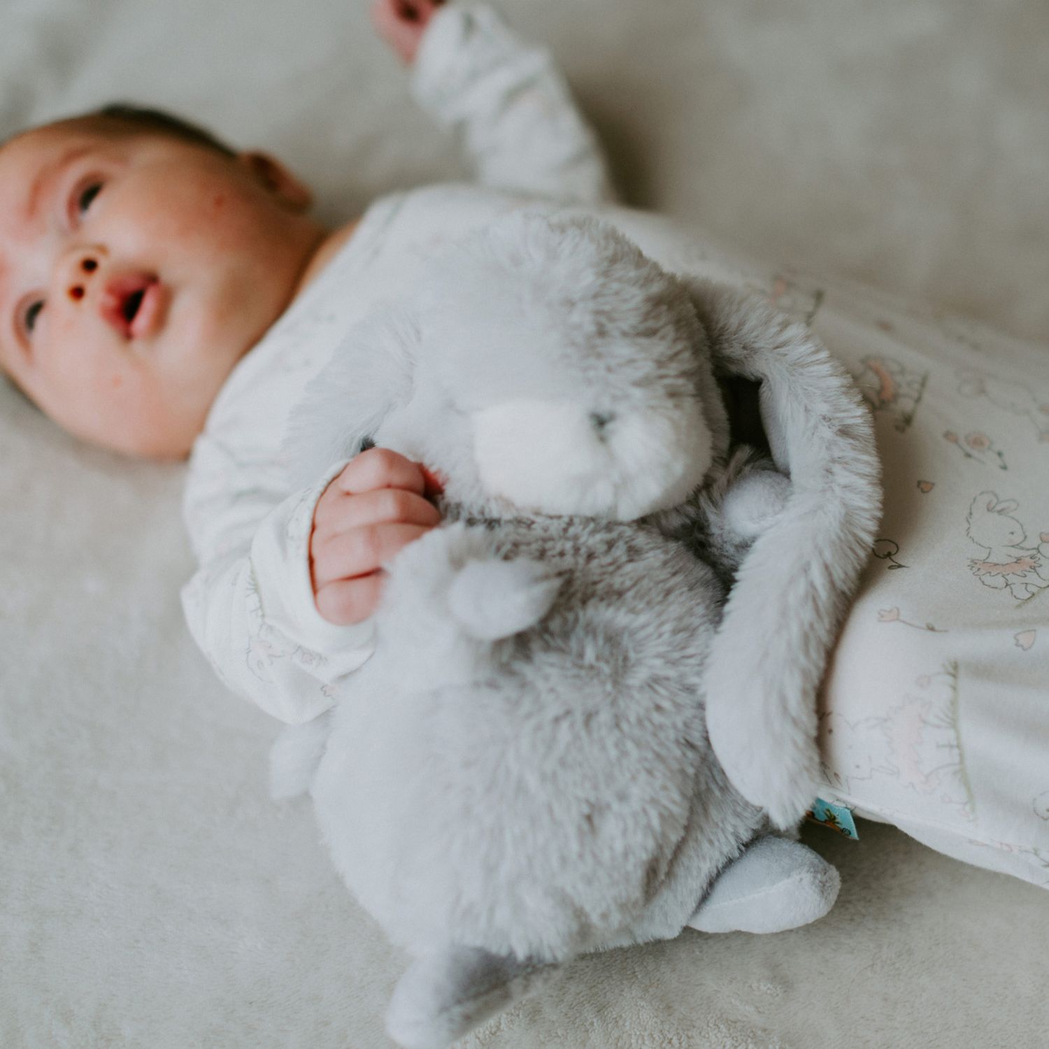 Peluche Tiny Nibble Gray Bunny 20 cm - Bunnies By The Bay