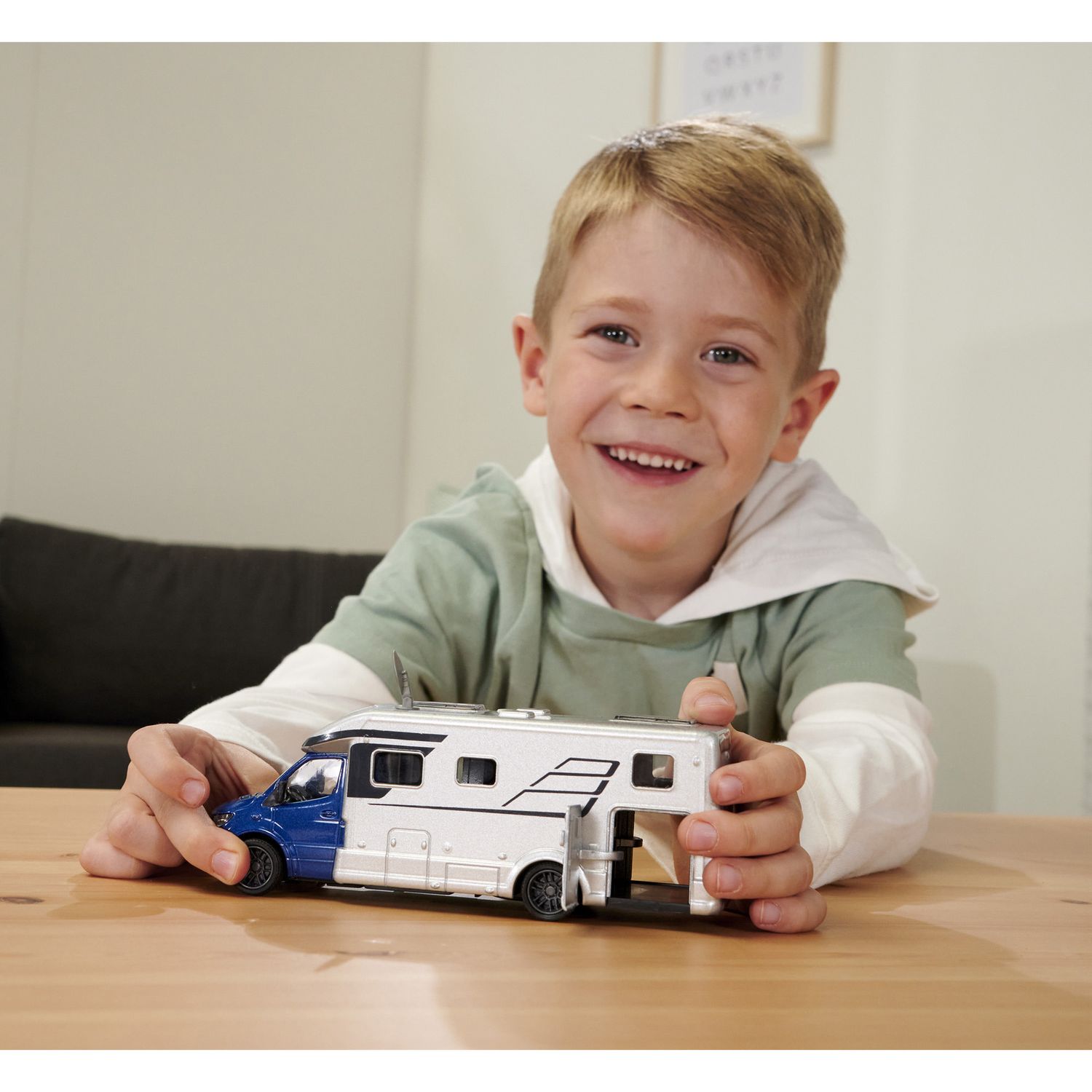 Hymer B-Class 780T Camper scala 1:43 - Majorette