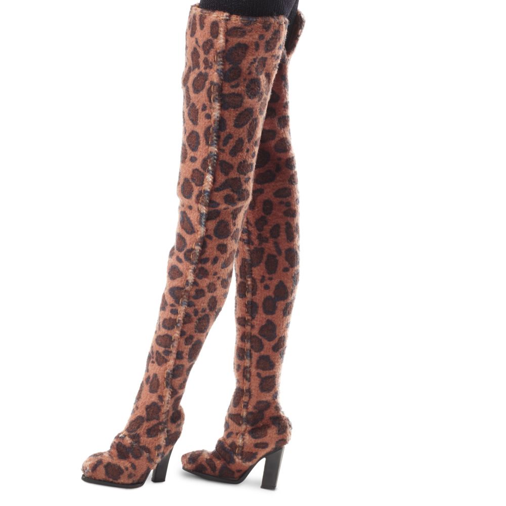 Barbie Signature Gloria Estefan con abito  Oro e Nero - Barbie