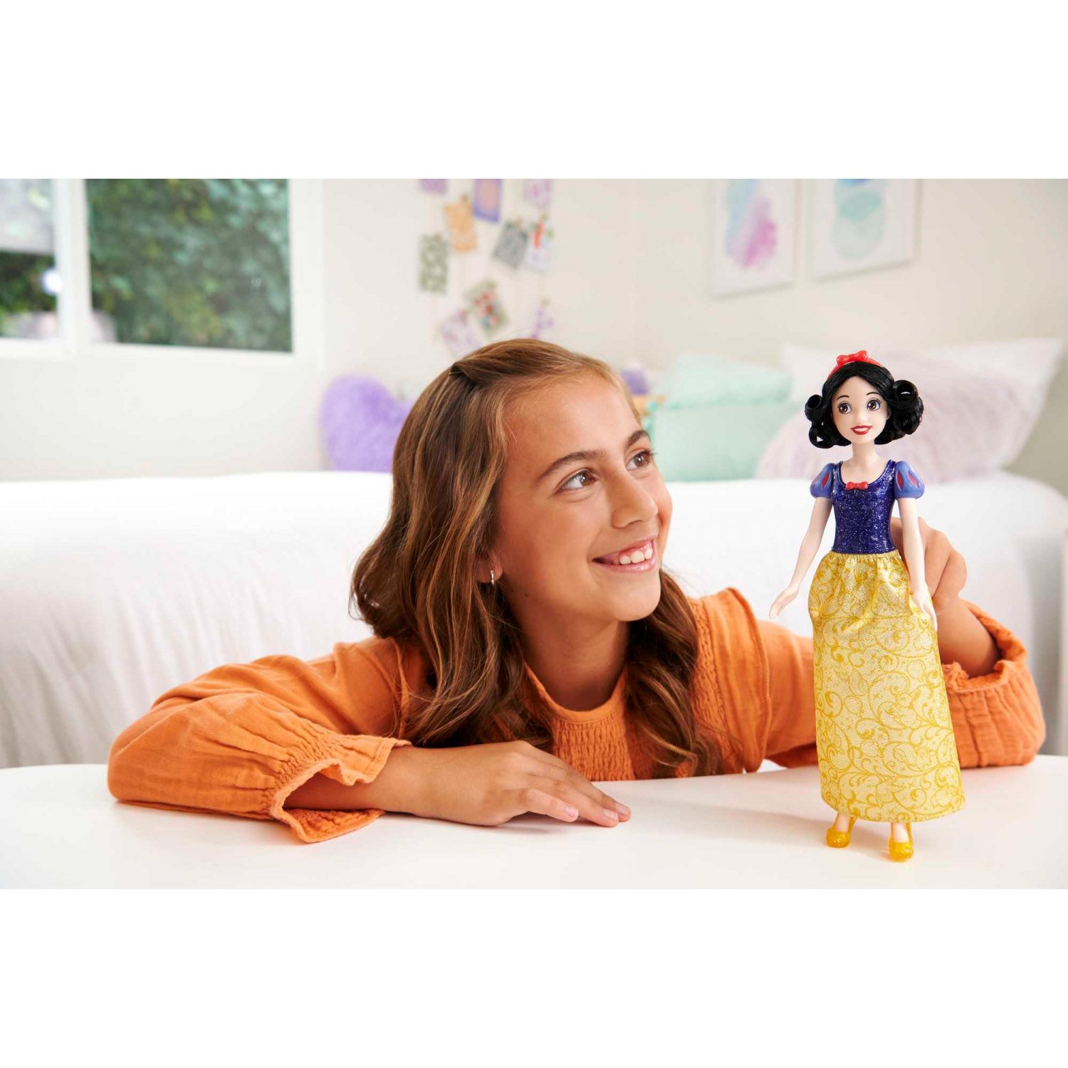 Biancaneve Bambola Snodata con capi e accessori scintillanti, Disney Princess - Disney