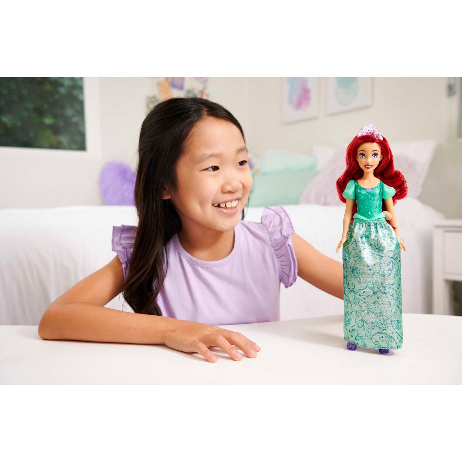 Ariel Bambola Snodata con capi e accessori scintillanti, Disney Princess - Disney
