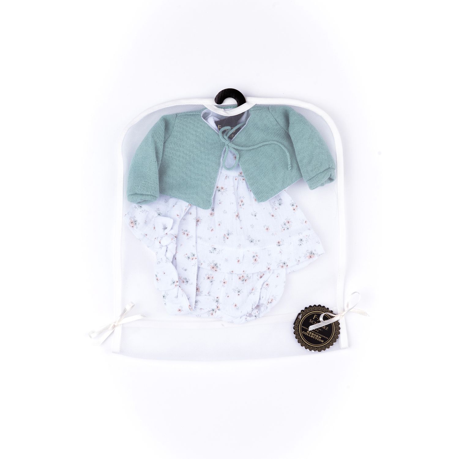Completo primaverile con camicetta, pantaloncino, giacchino verde in tricot e fascia per My FAO Doll 40 cm - FAO Schwarz