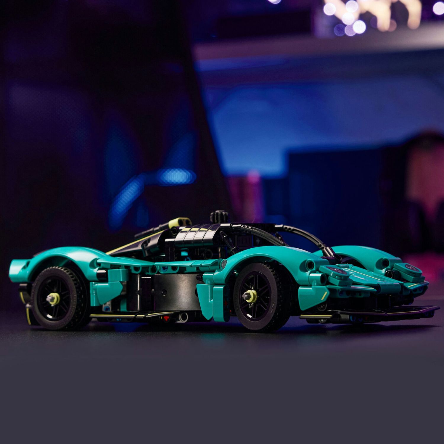 LEGO Technic 42208 Aston Martin Valkyrie: auto giocattolo, v12 - LEGO