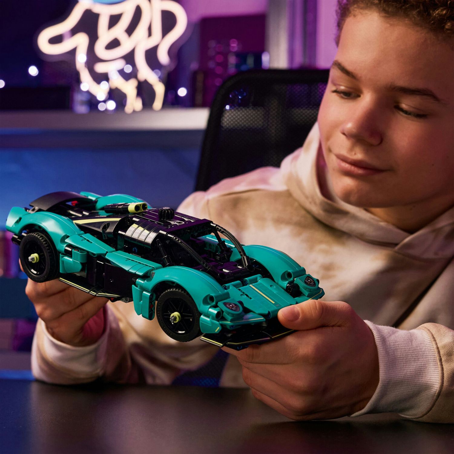 LEGO Technic 42208 Aston Martin Valkyrie: auto giocattolo, v12 - LEGO