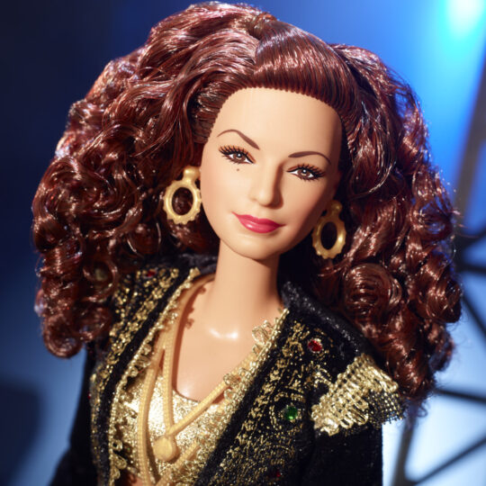 Barbie Signature Gloria Estefan con abito  Oro e Nero - Barbie