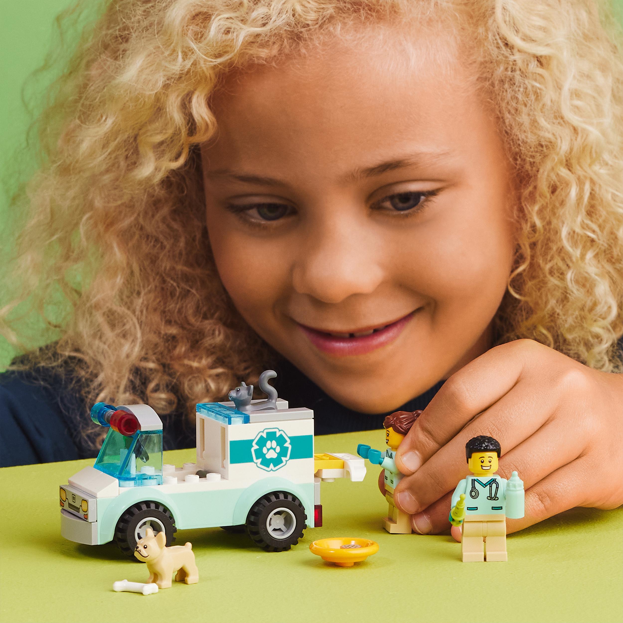 LEGO City 60382 Furgoncino di Soccorso del Veterinario con Ambulanza - LEGO