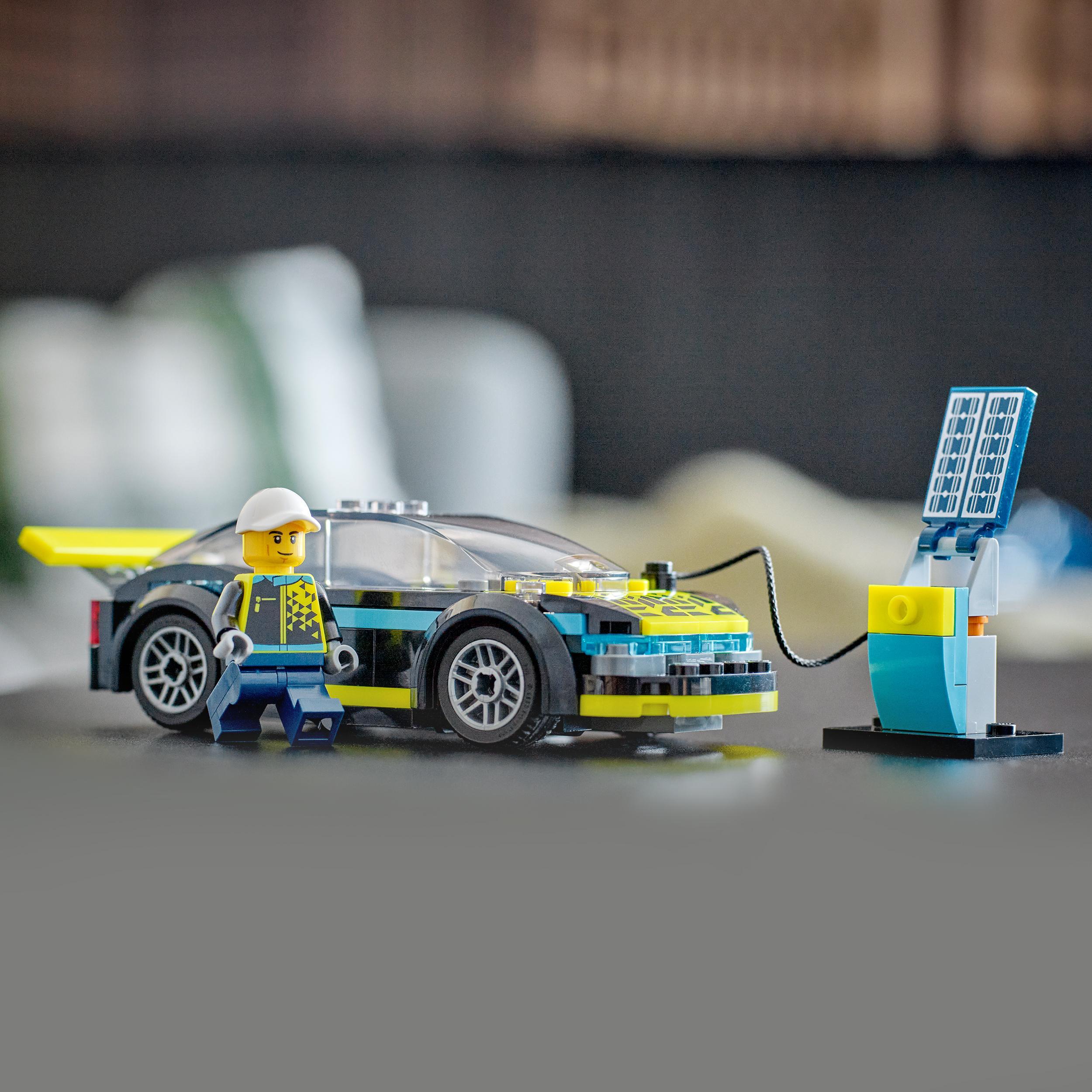 LEGO City 60383 Auto Sportiva Elettrica, Set Supercar con Pilota da Corsa - LEGO