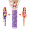 Barbie Color Reveal Serie Dolci Frutti, Bambola profumata con 7 sorprese Cambia-Colore e accessori - Barbie