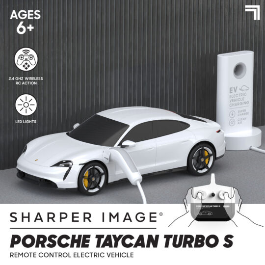Porsche Taycan Turbo S RC con Luci LED e Stazione di Ricarica Sharper Image - Sharper Image