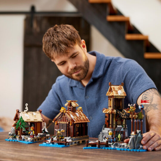 LEGO Ideas 21343 Villaggio Vichingo, Kit Modellismo per Adulti da Costruire, da collezione - LEGO
