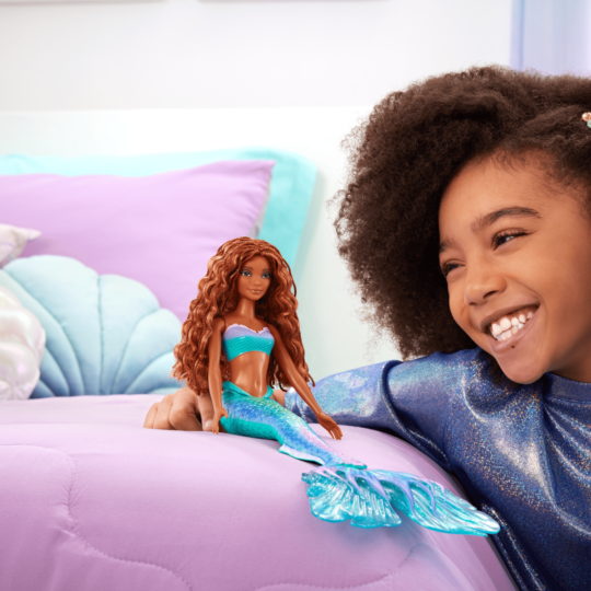 Disney La Sirenetta - Bambola Ariel con iconica Coda da sirena - Disney