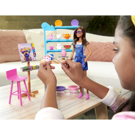 Barbie Studio D'Arte Creatività e Relax, composto da Bambola 25 Accessori per creare e dipingere - Barbie