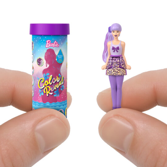 Mini Barbieland - Color Reveal - Mini Bambola Con Sorpresa Che Cambia Colore Con L'Acqua - Barbie