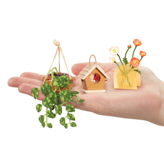 Mga's miniverse make it mini lifestyle - home series1 - piante, casette per uccelli, mazzi di fiori - mini repliche da collezione in confezione sorpresa - fai da te, gioco in resina - non edibile - Miniverse MGA