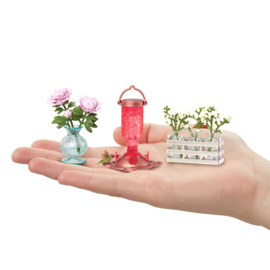 Mga's miniverse make it mini lifestyle - home series1 - piante, casette per uccelli, mazzi di fiori - mini repliche da collezione in confezione sorpresa - fai da te, gioco in resina - non edibile - Miniverse MGA