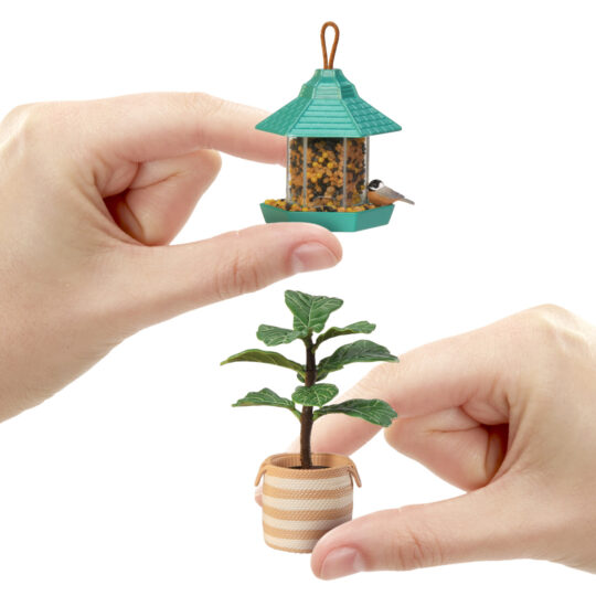 Mga's miniverse make it mini lifestyle - home series1 - piante, casette per uccelli, mazzi di fiori - mini repliche da collezione in confezione sorpresa - fai da te, gioco in resina - non edibile - Miniverse MGA