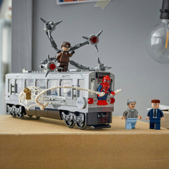 LEGO Marvel 76321 Spider-Man vs Doc Ock Sul Treno con 4 Minifigure - LEGO, Marvel