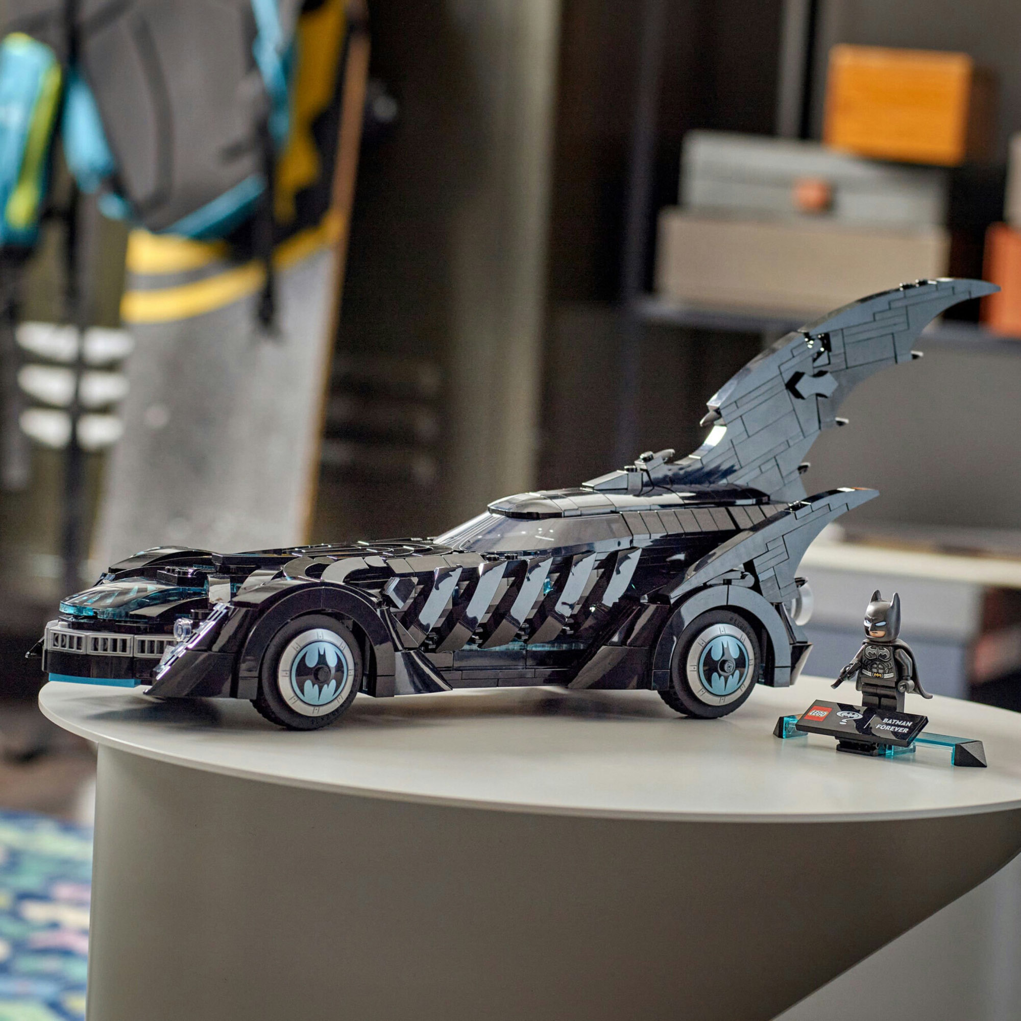 LEGO DC 76304 Batmobile Batman Forever con Minifigure 12+ - DC Comics, LEGO