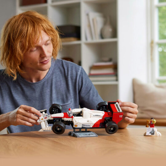 LEGO Icons 10330 Mclaren Mp4/4 e Ayrton Senna - LEGO