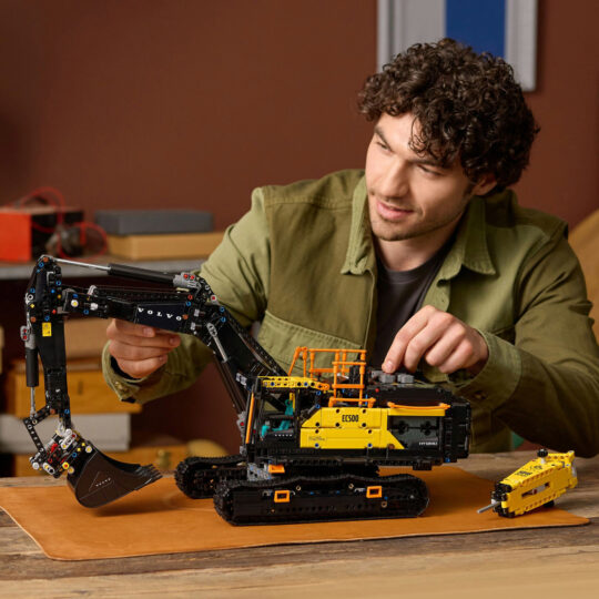 LEGO Technic 42215 Escavatore Volvo Ec500 Hybrid Motorizzato - LEGO